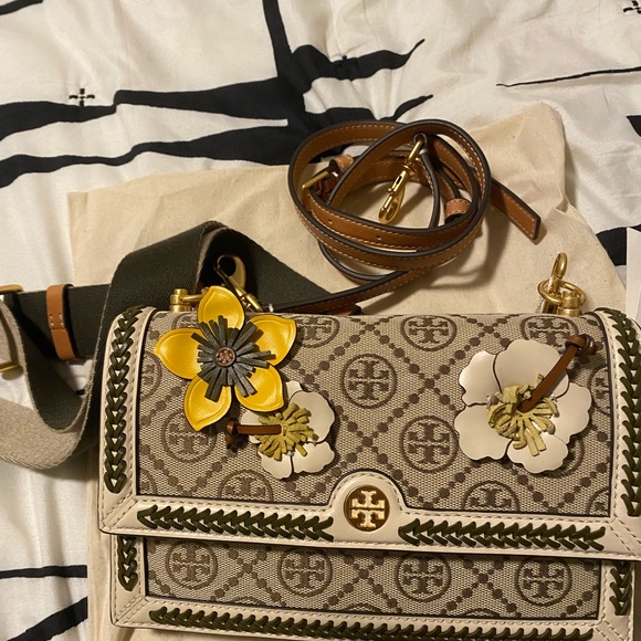 Tory Burch  ! NWT limited edition.monogrammed flower bag. Authenticated! - Picture 5 of 16